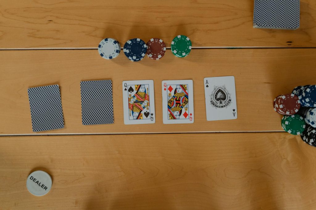 Kinh nghiệm chơi game Poker thắng toàn tập